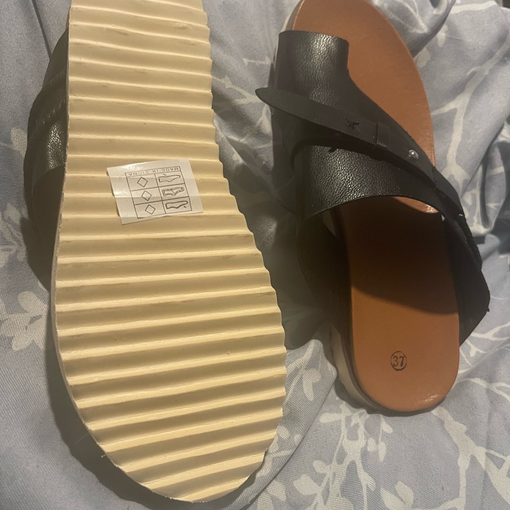 NWOT Size 6.5 Faux Black Leather Slip On - Picture 7 of 9